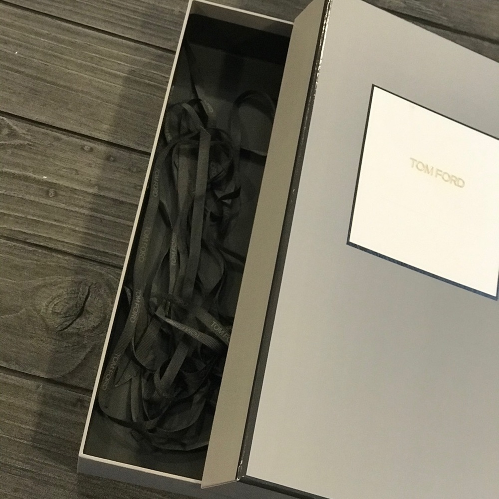 Tom Ford Designer Large Gift Box & Ribbons - Picture 2 of 6
